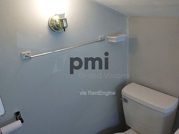 3rd image of 1920 E Wood St