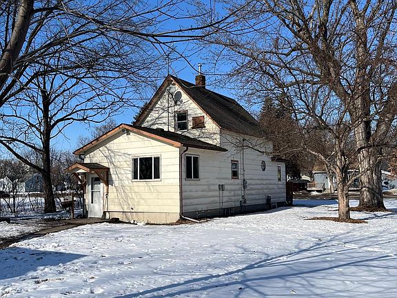 4th image of 643 1st Ave E