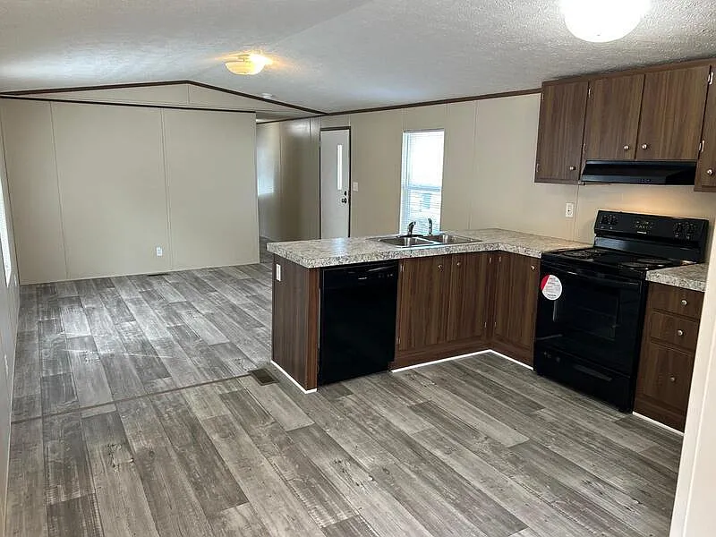 3 bed, 2.0 bath, $1,100 — Photo 3