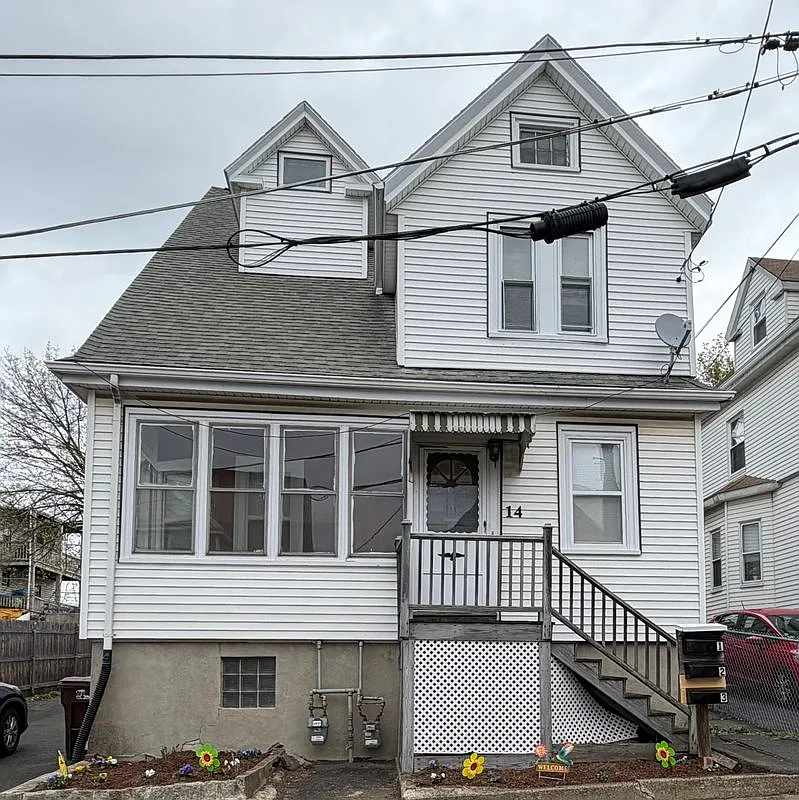 4 bed, 1.0 bath, 1100 sqft, $4,000 — Photo 1