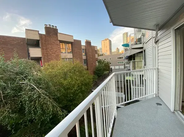 1147 Nelson St #301, Vancouver, BC V6E 1J3