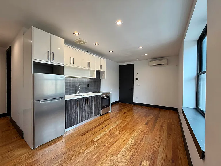 242 Parkside Ave #3A — Photo 2