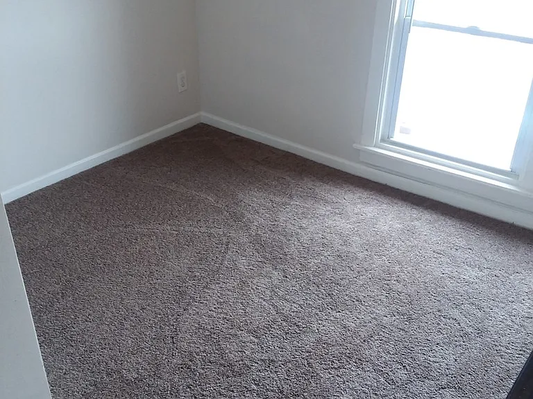 Large Spacious 4 Bedroom UPPER with Large Living Room and Dining Area!! — Photo 24