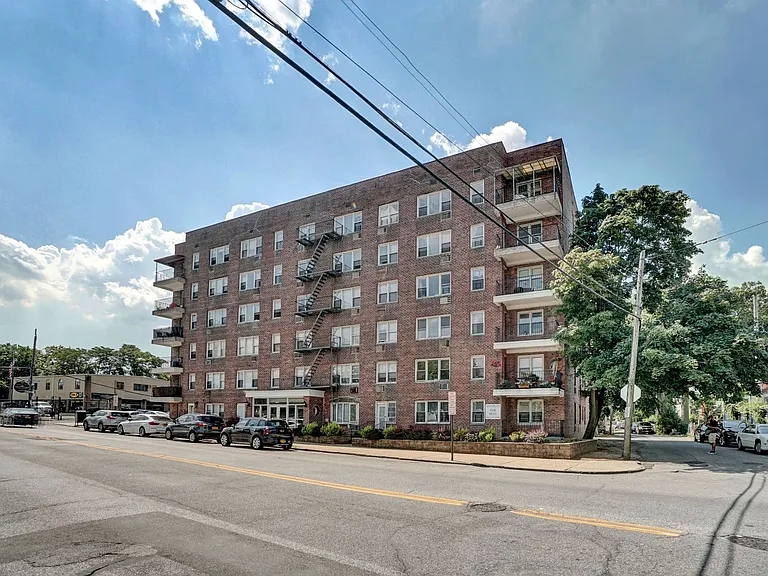 675 McLean Ave — Photo 7