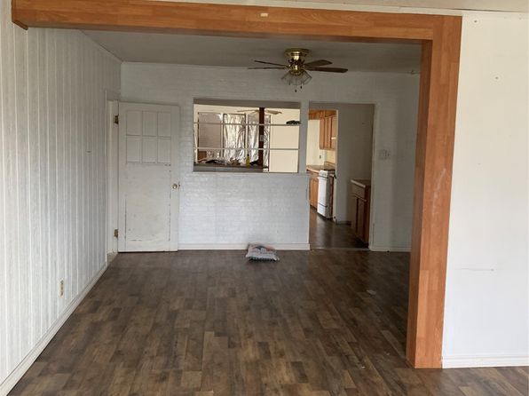 301 E 4th St, Quanah, TX 79252