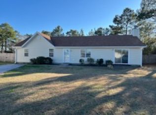 105 Curry Ct, Hubert, NC 28539