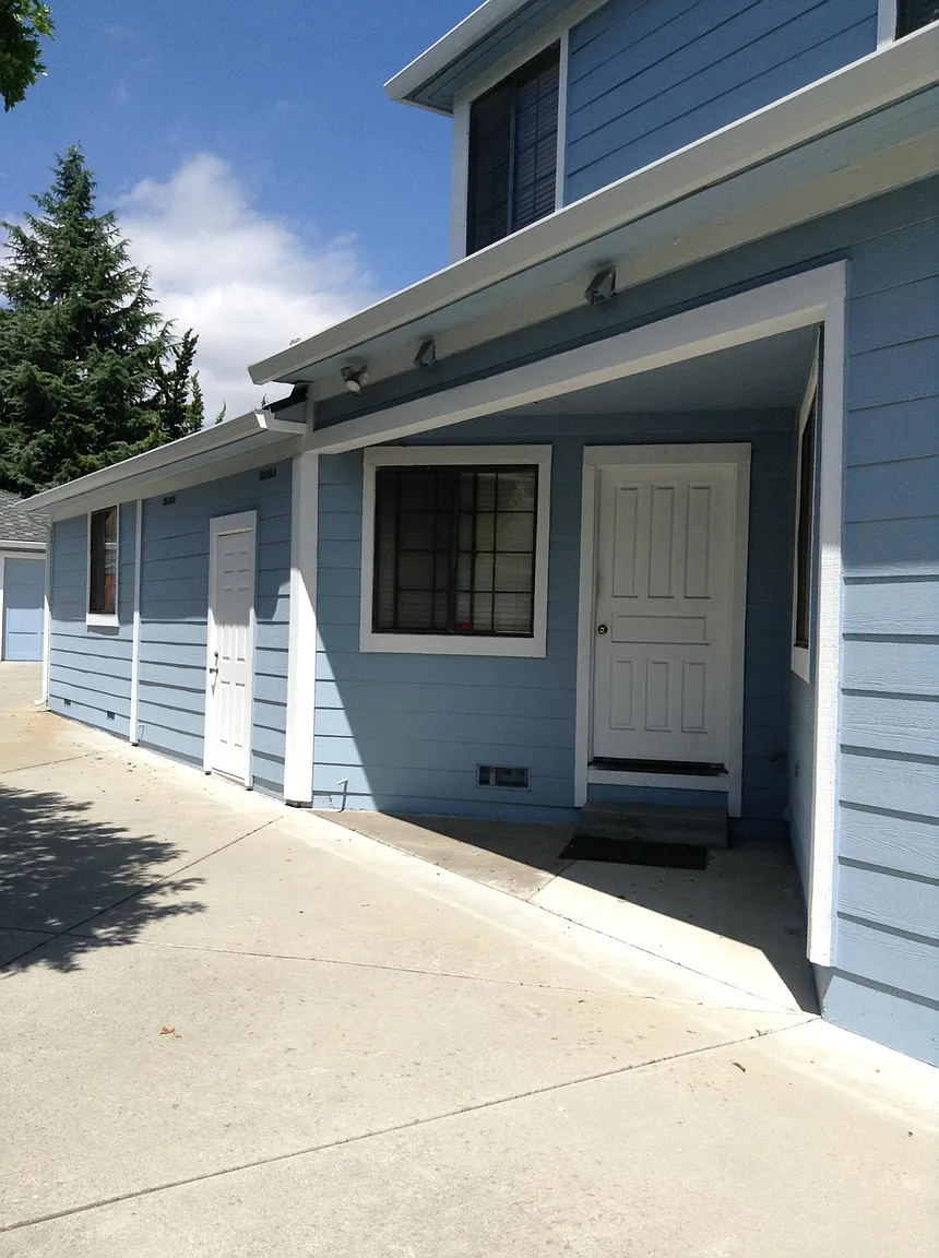 10465 Imperial Ave photo 1