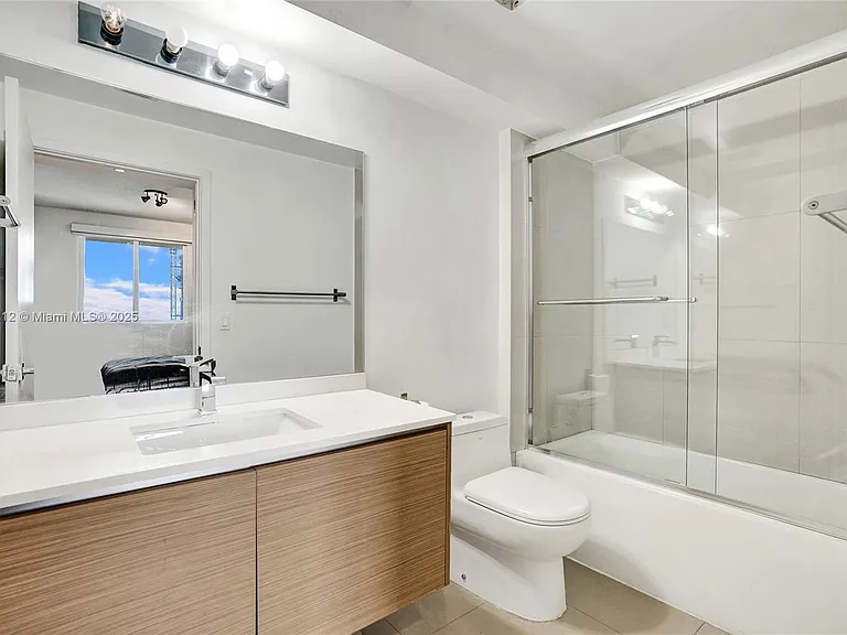 600 NE 27th St #1502 — Photo 10