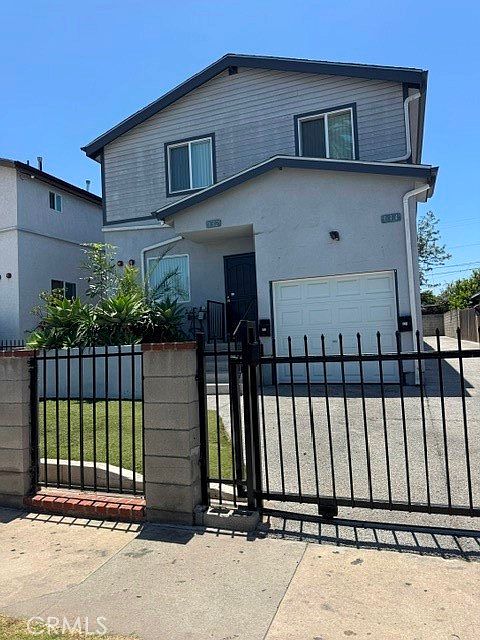 1st image of 132-134 E 109th Pl