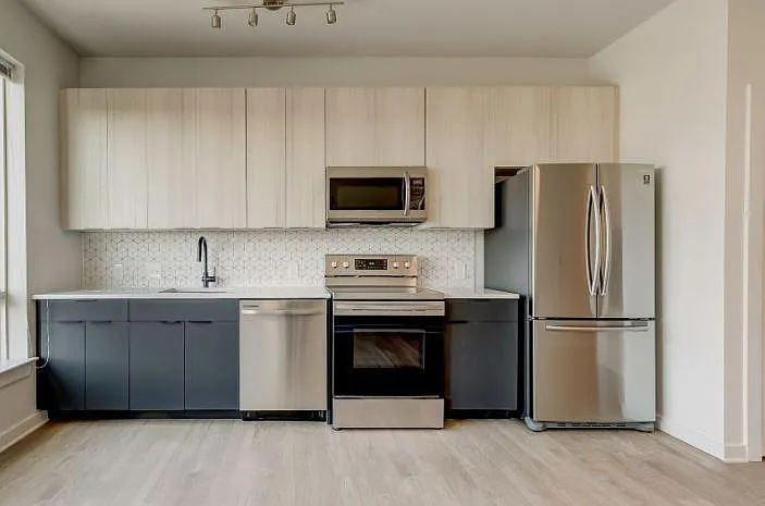 115 W Hamburg