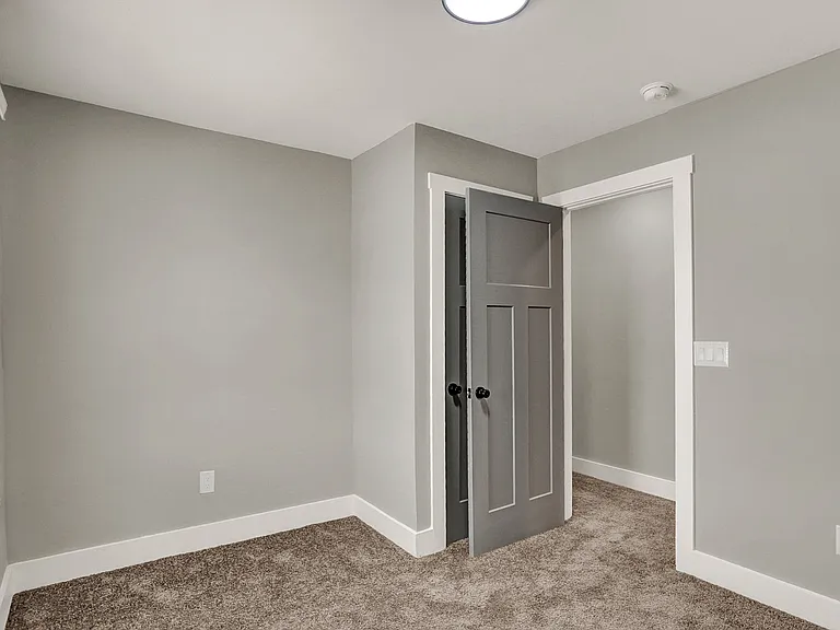 1117 E Naomi St — Photo 17