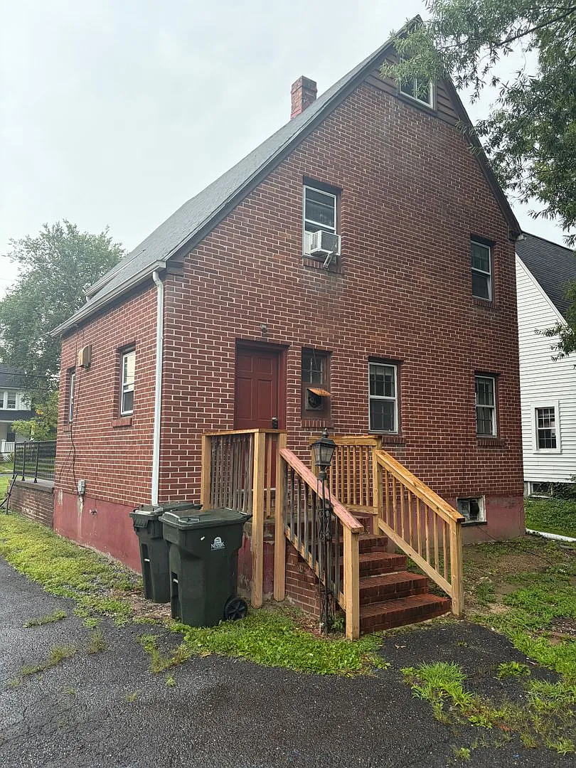 81 E Park Place — Photo 2
