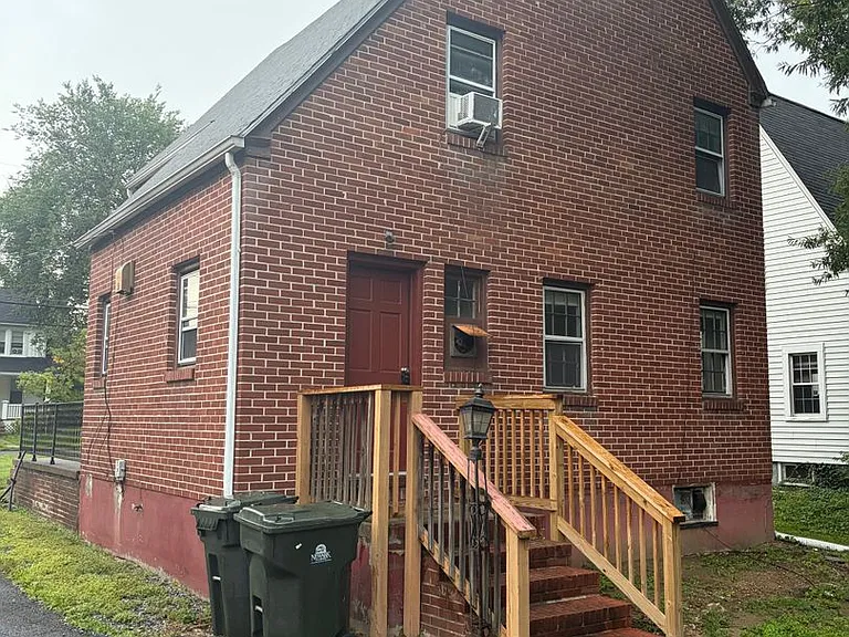 81 E Park Pl — Photo 2
