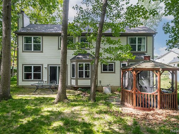 2nd image of 1250 Walloon Way