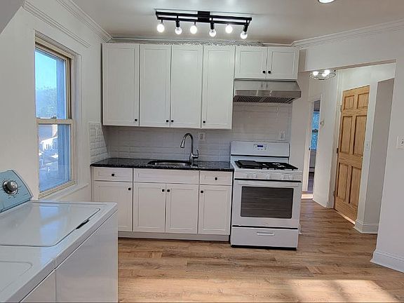 4th image of 25 Morris St Floor 2