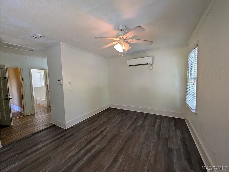 2166 College St — Photo 10