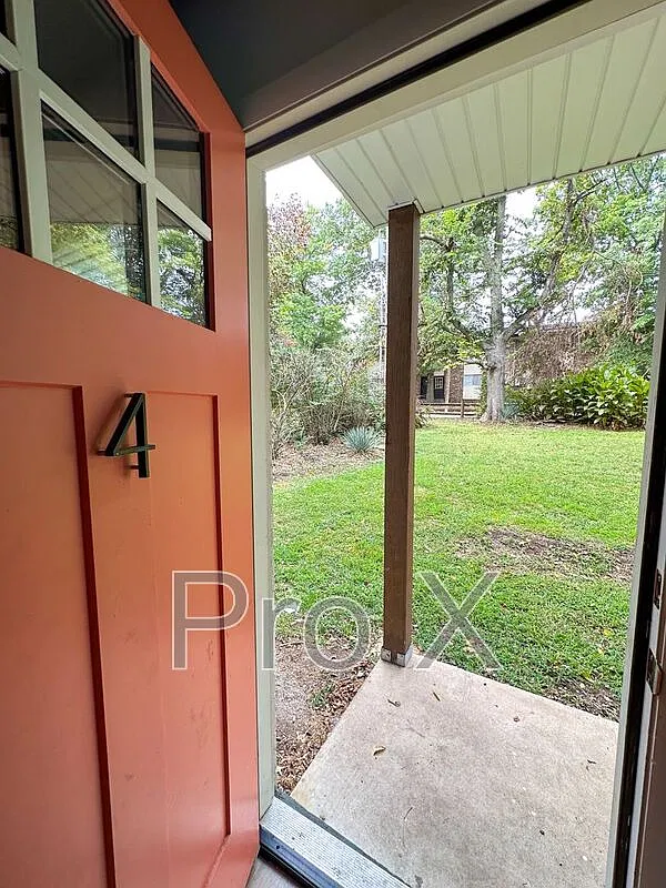 2 bed, 1.0 bath, 656 sqft, $995 — Photo 2