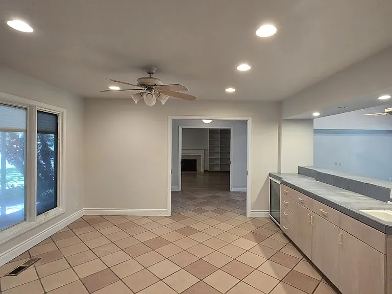 1176 W San Bruno Ave — Photo 16