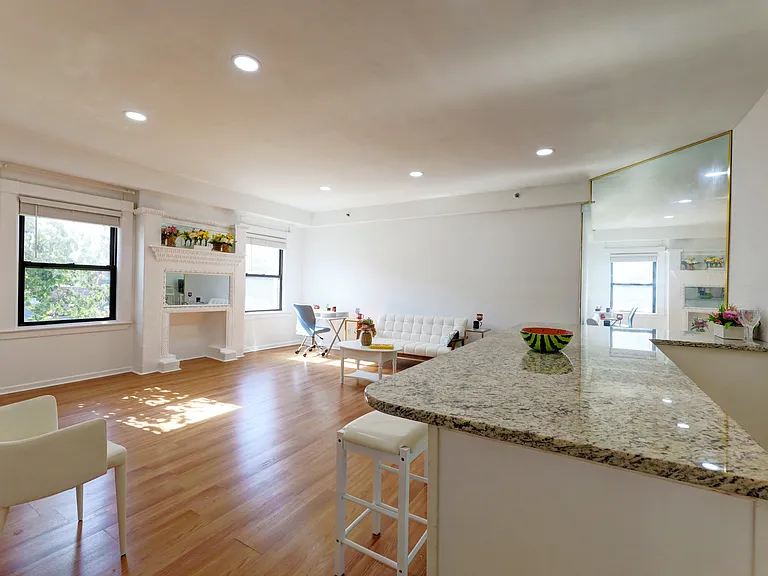22 Engle St #17 — Photo 3