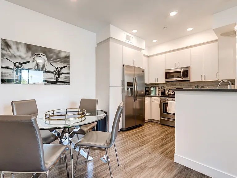 NOHO 55 Luxury Living — Photo 38