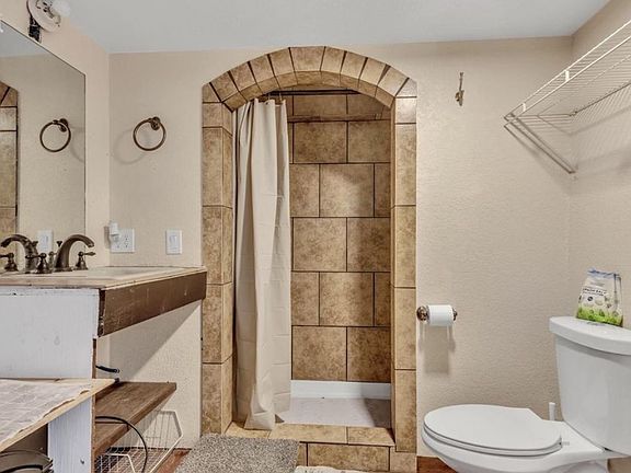 5th image of 900 15th St APT 8