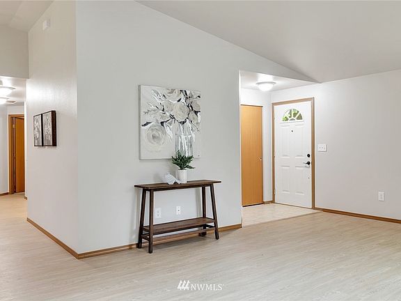 5th image of 715 93rd Ave SE