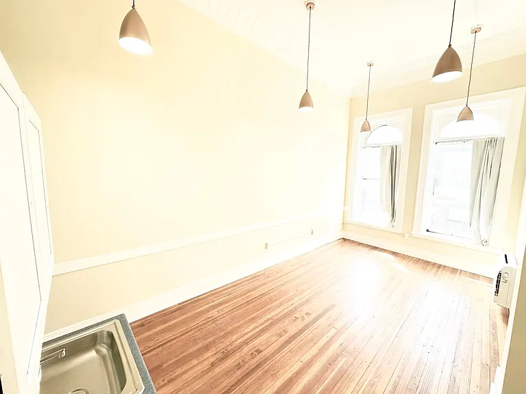105 Bank St — Photo 55