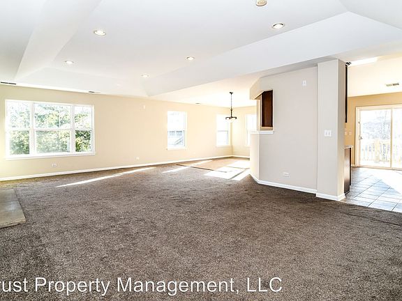 3rd image of 1953 N Crenshaw Cir