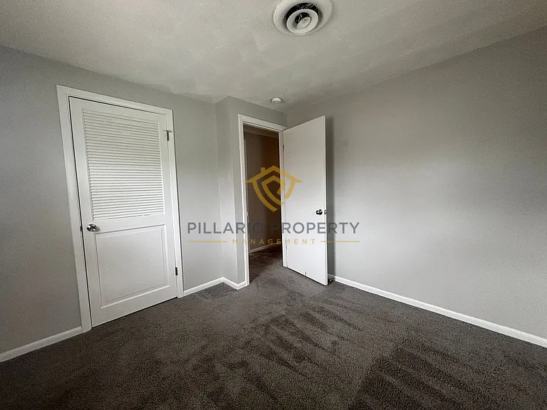 2422 Coyner Ave — Photo 10