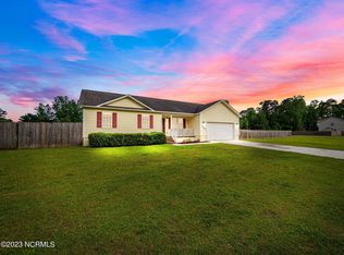 129 Baysden Rd, Chinquapin, NC 28521