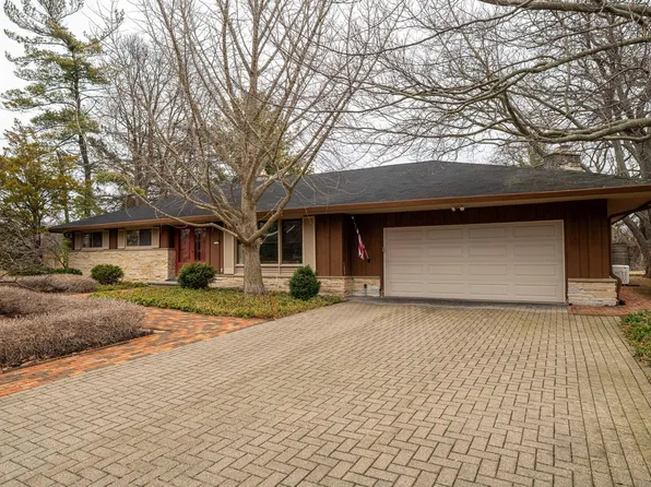 2341 West Kenboern DRIVE, Glendale, WI 53209