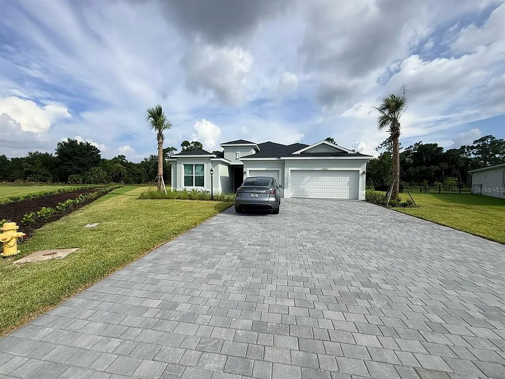 3 bed, 3.0 bath, 2434 sqft, $3,000 — Photo 2