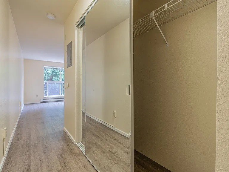 Francis Ave Apartments — Photo 8
