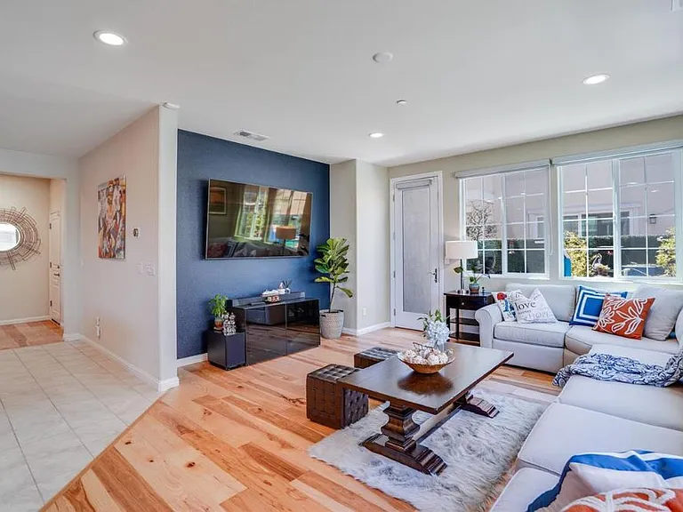 2612 Admiral Cir — Photo 10