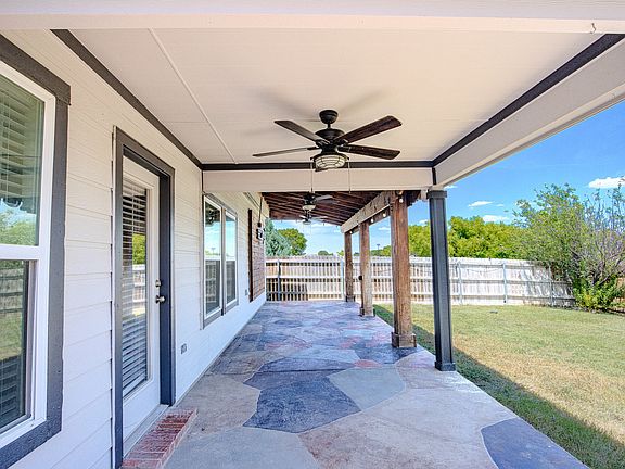 5th image of 1501 Kingfisher Dr