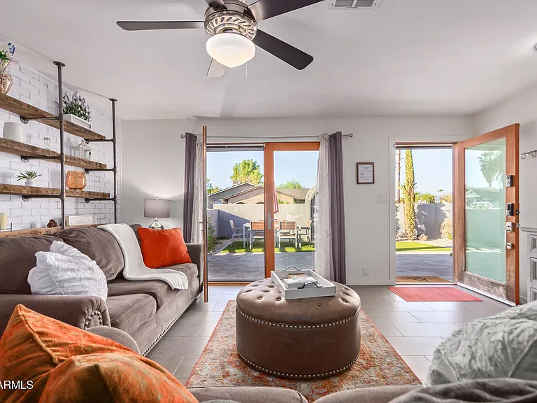 3141 E Sierra St — Photo 12