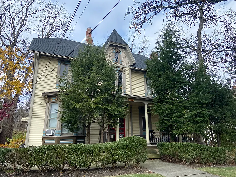 147 E Bridge St #3