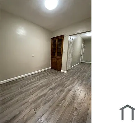 811 Barnaby St SE #104 — Photo 4