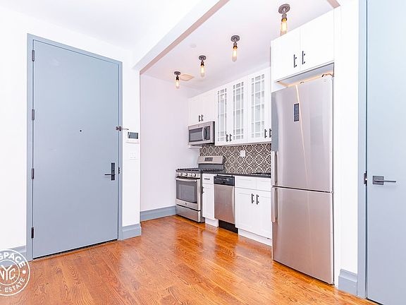 3rd image of 262 Sullivan Pl #4CX