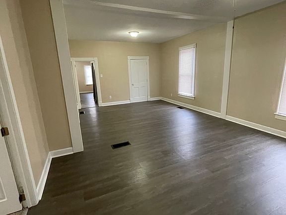 4th image of 427 W 10th St