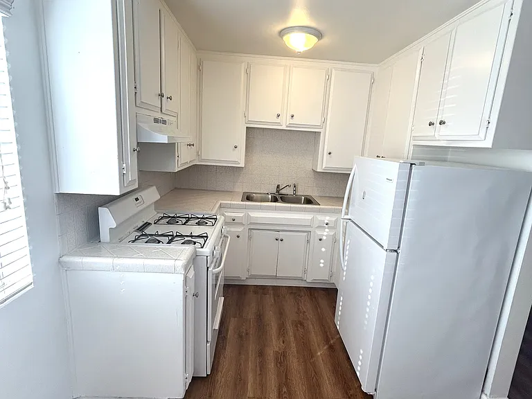 811 Taylor St #7 — Photo 8