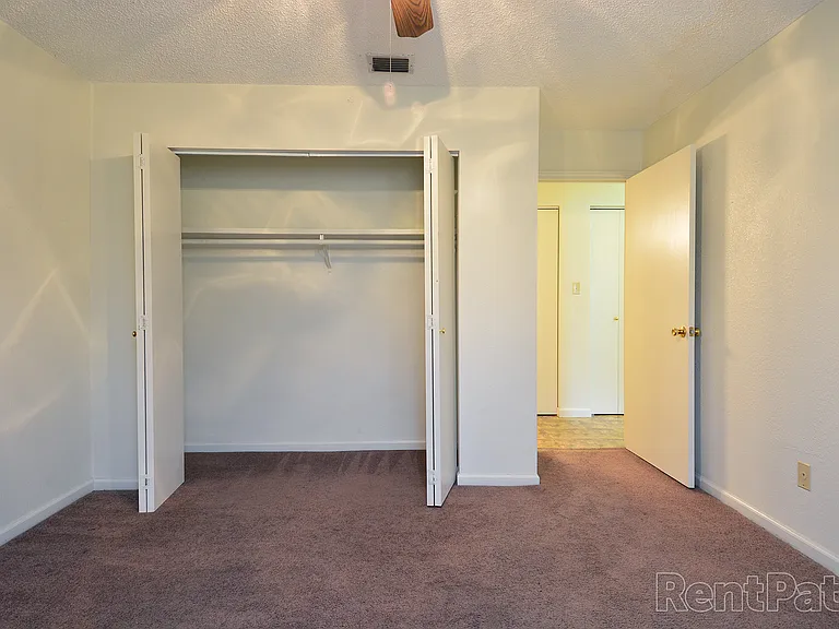 Jefferson Square Apartments — Photo 9