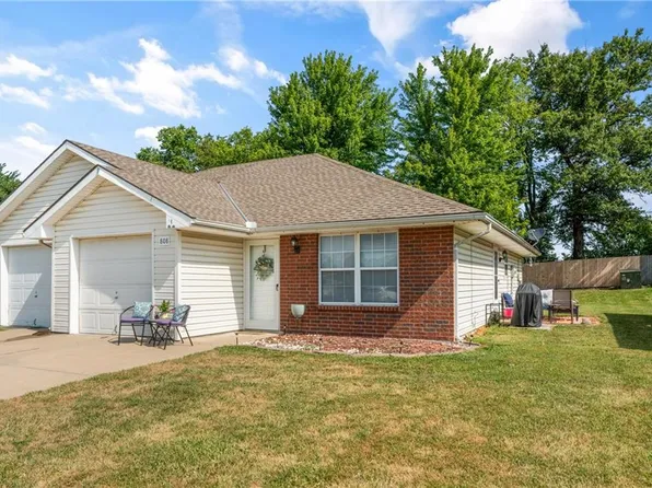 808 NW Willow Dr, Grain Valley, MO 64029