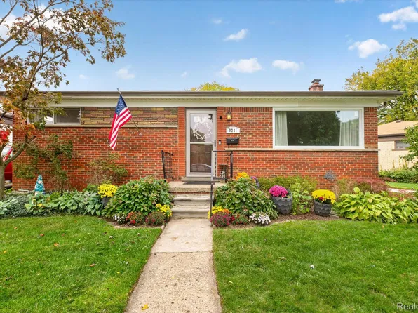 9241 Berwyn, Redford, MI 48239
