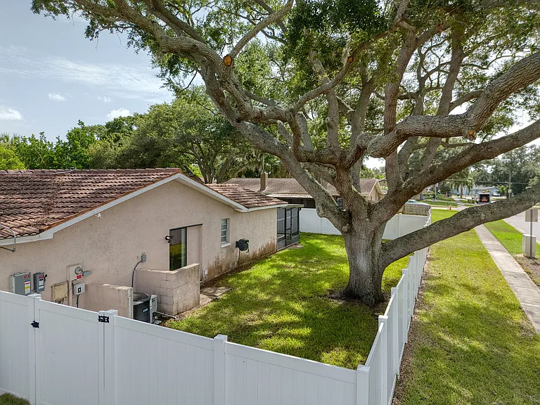 355 Laughing Gull Ln — Photo 32