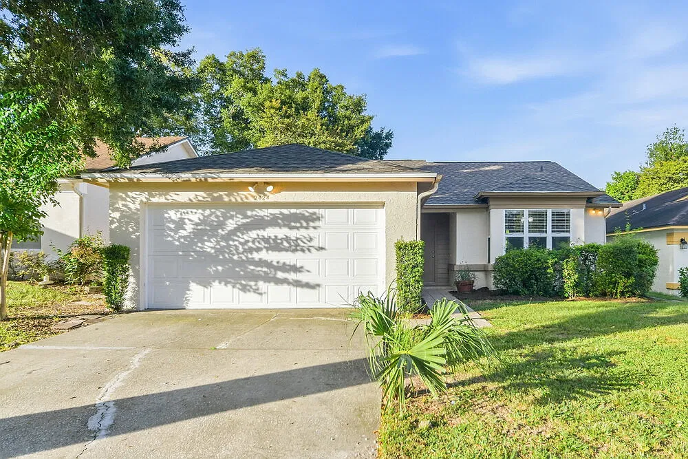 3 bed, 2.0 bath, 1266 sqft, $2,145 — Photo 1