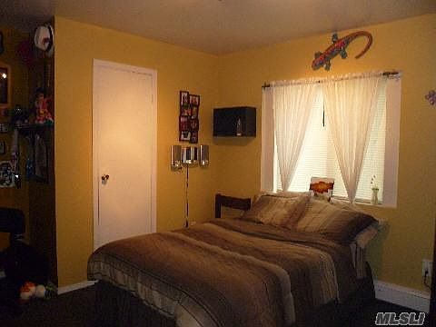 4th image of 55 Judith Dr