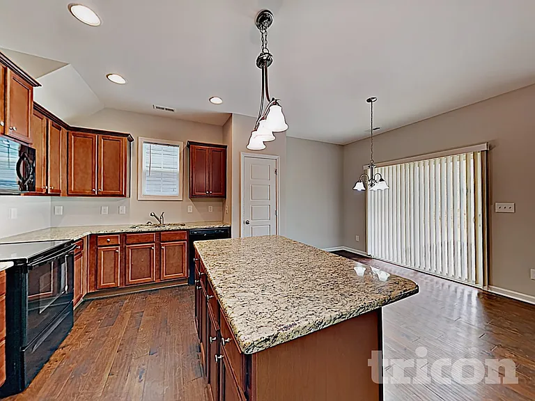 32 Balboa Pkwy — Photo 6