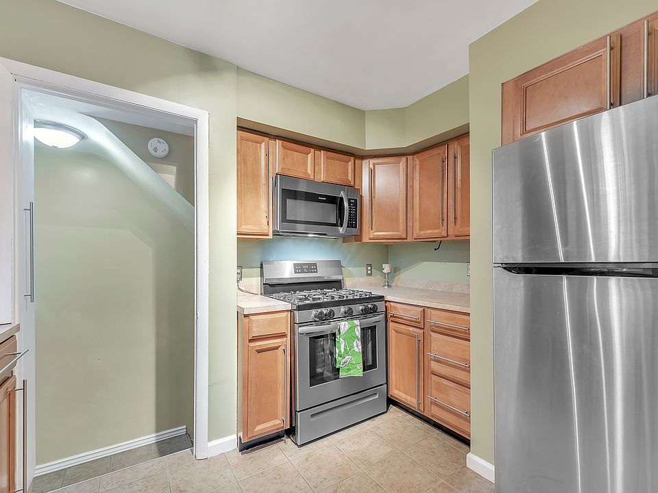 1st image of 1564 Michigan Blvd