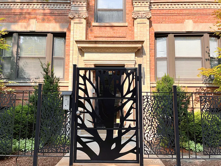 4002 S Calumet Ave — Photo 3